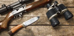 狩猟用双眼鏡は何を選ぶべき？倍率・視野・防水性のポイントを解説