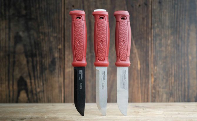 モーラナイフ「ガーバーグ」と比べた「カンスボルハンティング」のポジション