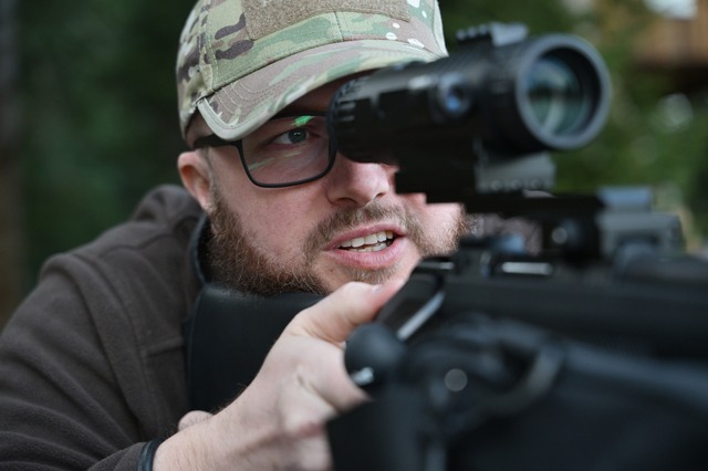 当たる猟銃の構え方！足・肩・頬の正しい位置と姿勢