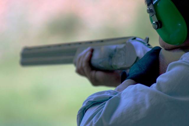 猟銃の構え方は実猟とクレー射撃でどう違う？