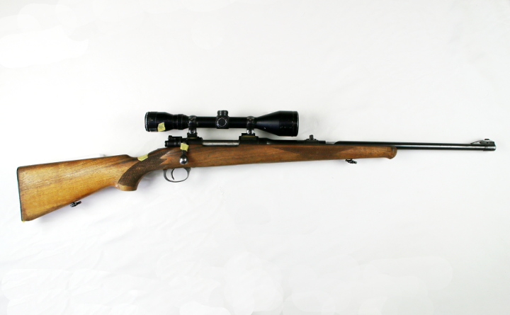 中古ライフルチェコモーゼル30-06　NICHOLS2,5-10×46スコープ付き